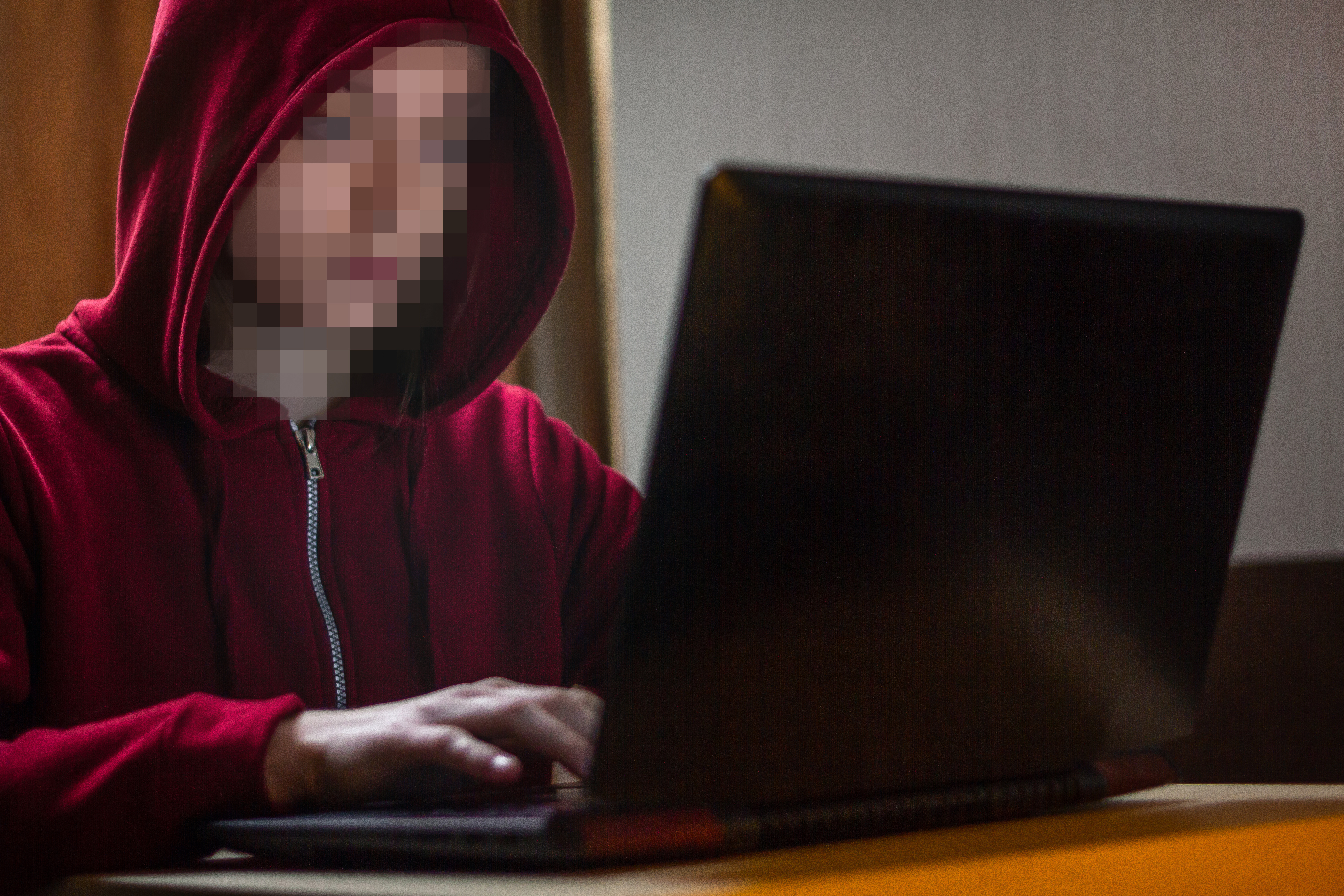 Dangerous hooded woman hacker breaks into personal data and infects system with a virus. Hacker attack, cyber security. Hacking and identity theft, fraud, scam concept - 統合マーケティング&コミュニケーション コンサルティング